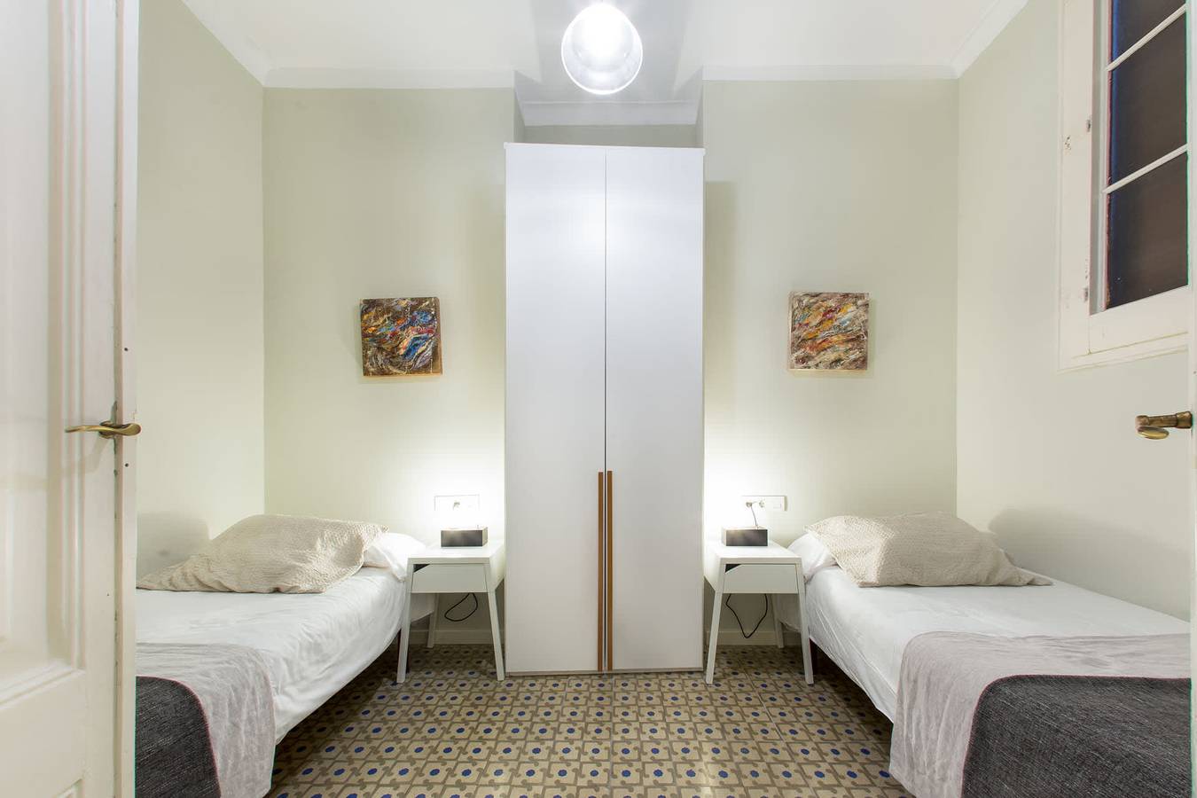 Entire apartment, Las Ramblas - Liceo 4 Bd with balcony  in Barcelona Centre, Barcelona
