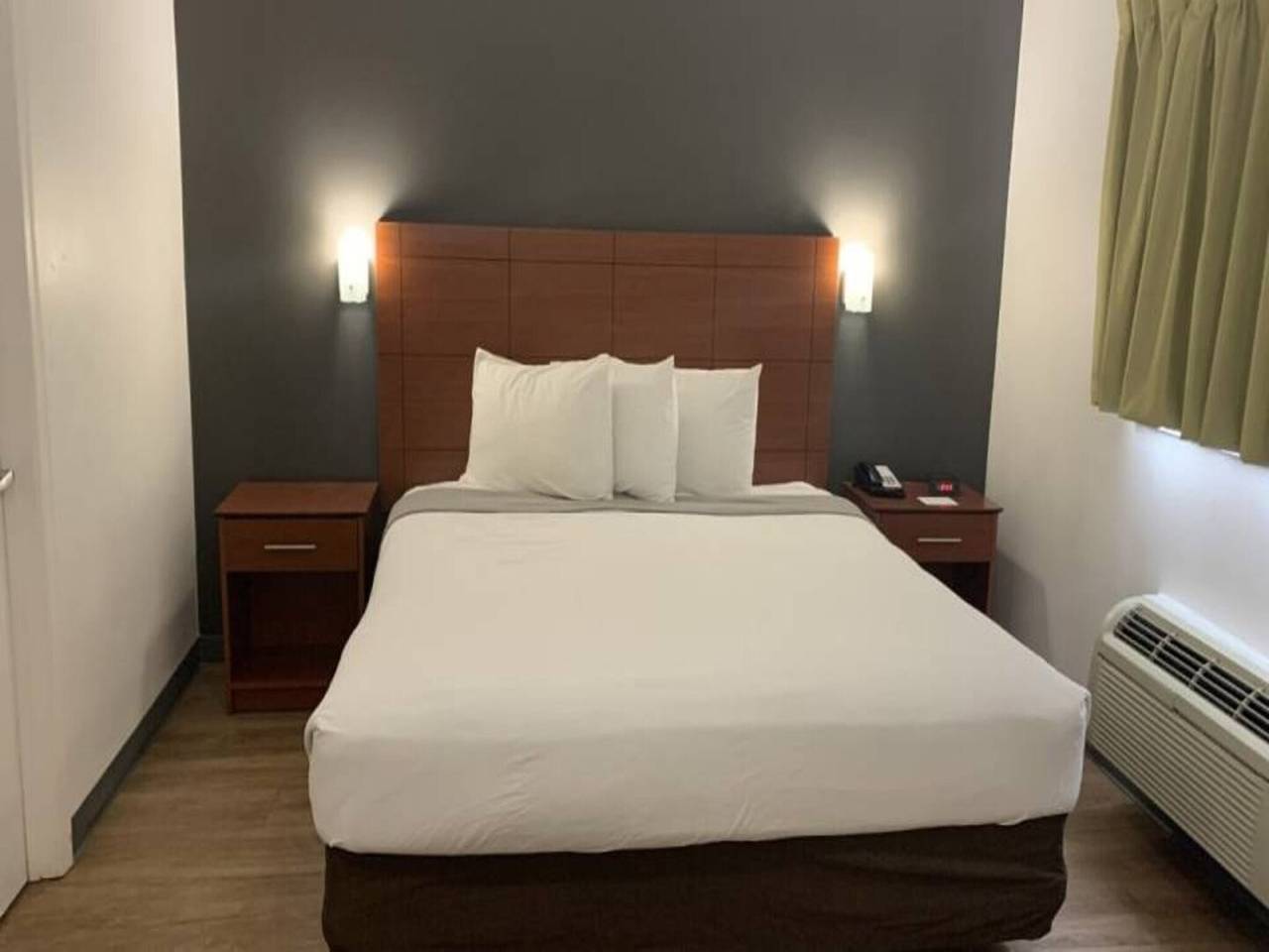 Entire apartment, 1 Queen Bed|Ada/Ri Shower/Smk/Kitchen in Hampton (VA), Hampton City