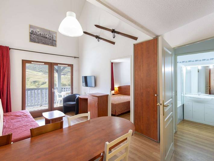 Location de vacances pour 7 personnes, avec balcon et piscine dans La Mongie