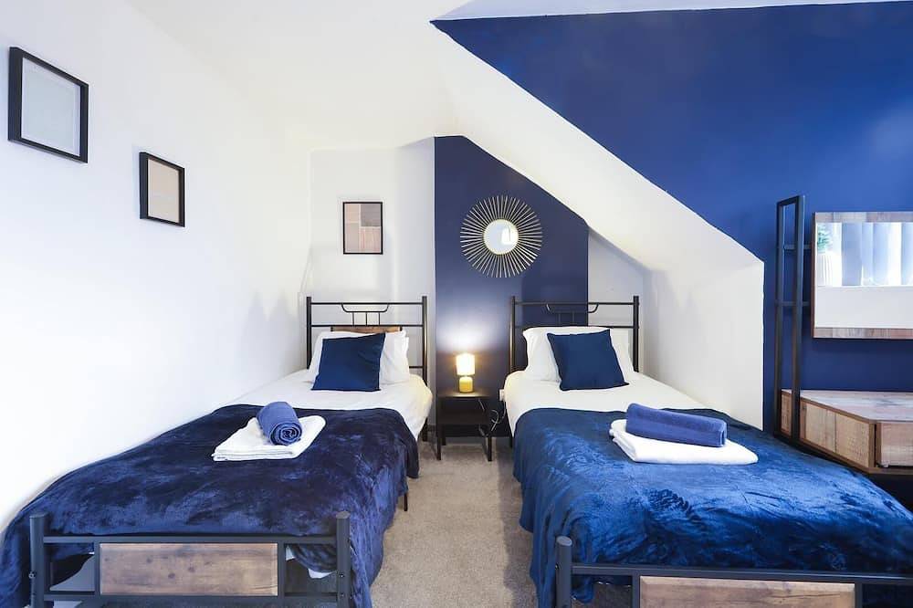 Entire apartment, 3 Bed flat - Near Leeds City Centre- Free parking/Wifi/Fits 7 in Leeds, West Yorkshire