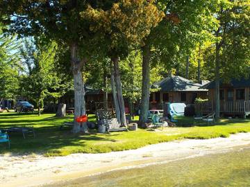 Vacation Rental for 2 Guests in Lake Leelanau, Leelanau County, Picture 2