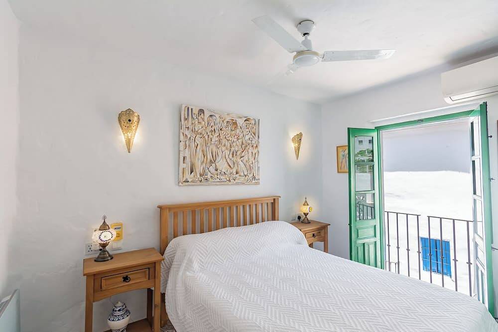 Casa Sandra, Newly renovated traditional Andalucian townhouse in Cómpeta, Málaga Province