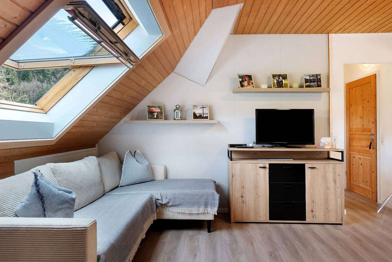 Ganze Wohnung, Ferienwohnung 'Kapfblick' mit Gemeinschaftspool, Gemeinschaftsgarten und Wlan in Elzach, Mittlerer Schwarzwald