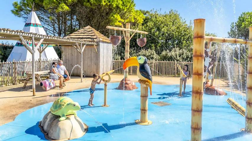 Camping pour 2 personnes, avec terrasse et piscine en Charente-Maritime - 2