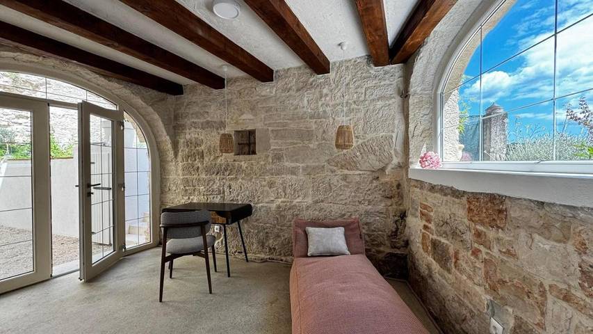 Location de vacances pour 6 personnes, avec piscine et sauna ainsi que jardin et jacuzzi à Tinjan - 2