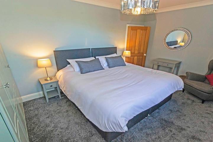 Streamways Slps 12-16 Hot Tub* with Views & Cabin in Croyde, Devon
