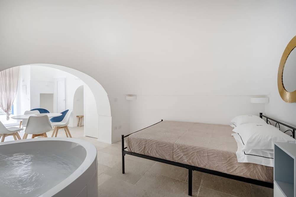Guesthost Borgo Lucia with pool - Trullo Limoncina in Selva di Fasano, Fasano