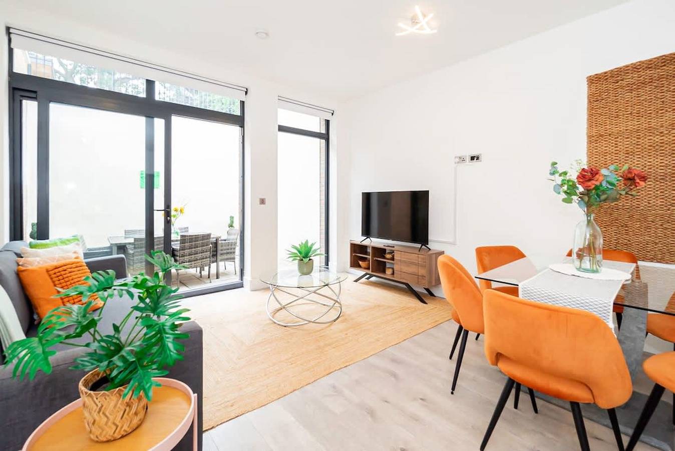 Apartment for 6 People in Ealing, London