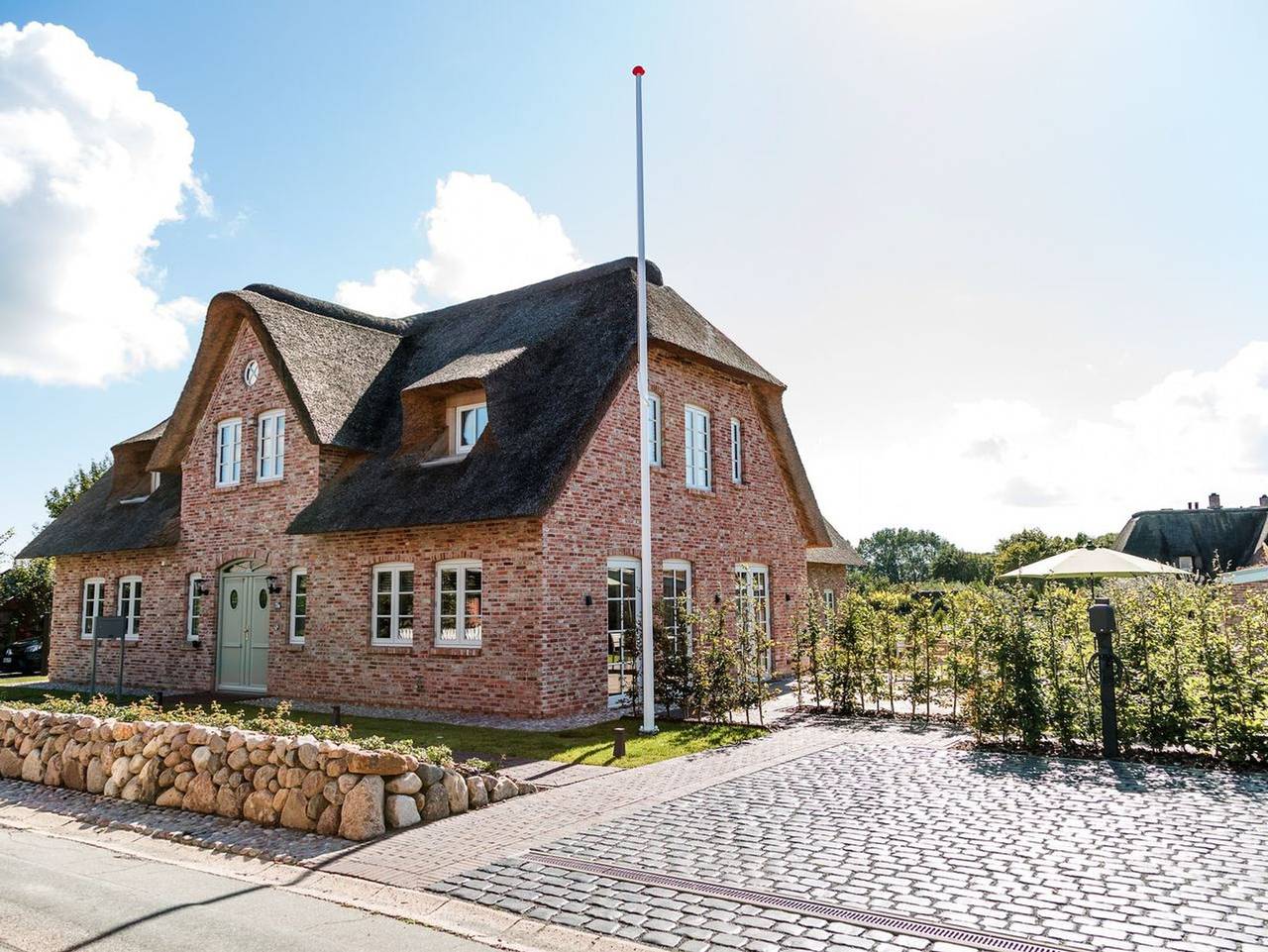 Hummerklippen a - Exklusiver Ferienhausteil mit Sauna, Kamin und großem Garten in Süderende in Süderende, Föhr