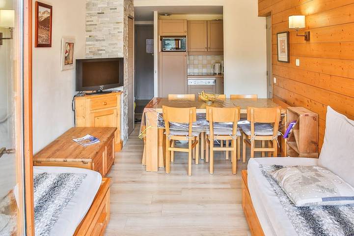 Ganze Wohnung, ❄️ La Plagne–Les Coches ❄️ Sleeps 6 • 2Br + cabin • 2Ba • Ski-in/ski-out ⛷️ in Bellentre, La Plagne-Tarentaise