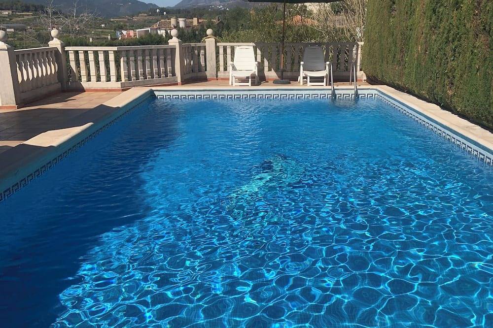 Beautiful detached villa set in lush  gardens, large private pool, sleeps 6 in la Font d'en Carròs, Costa de Valencia