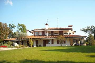 Cottage pour 6 personnes, avec jardin ainsi que balcon et piscine à Faedis