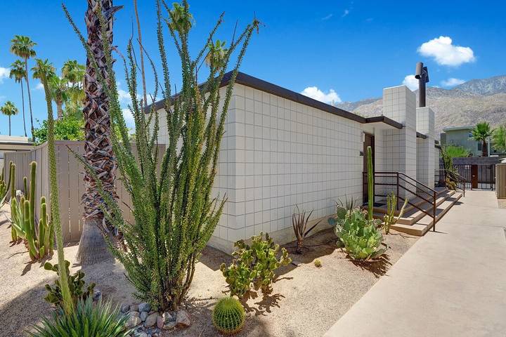 Bungalow para 2 personas, con piscina además de jacuzzi y balcón, Se admiten mascotas en Palm Springs