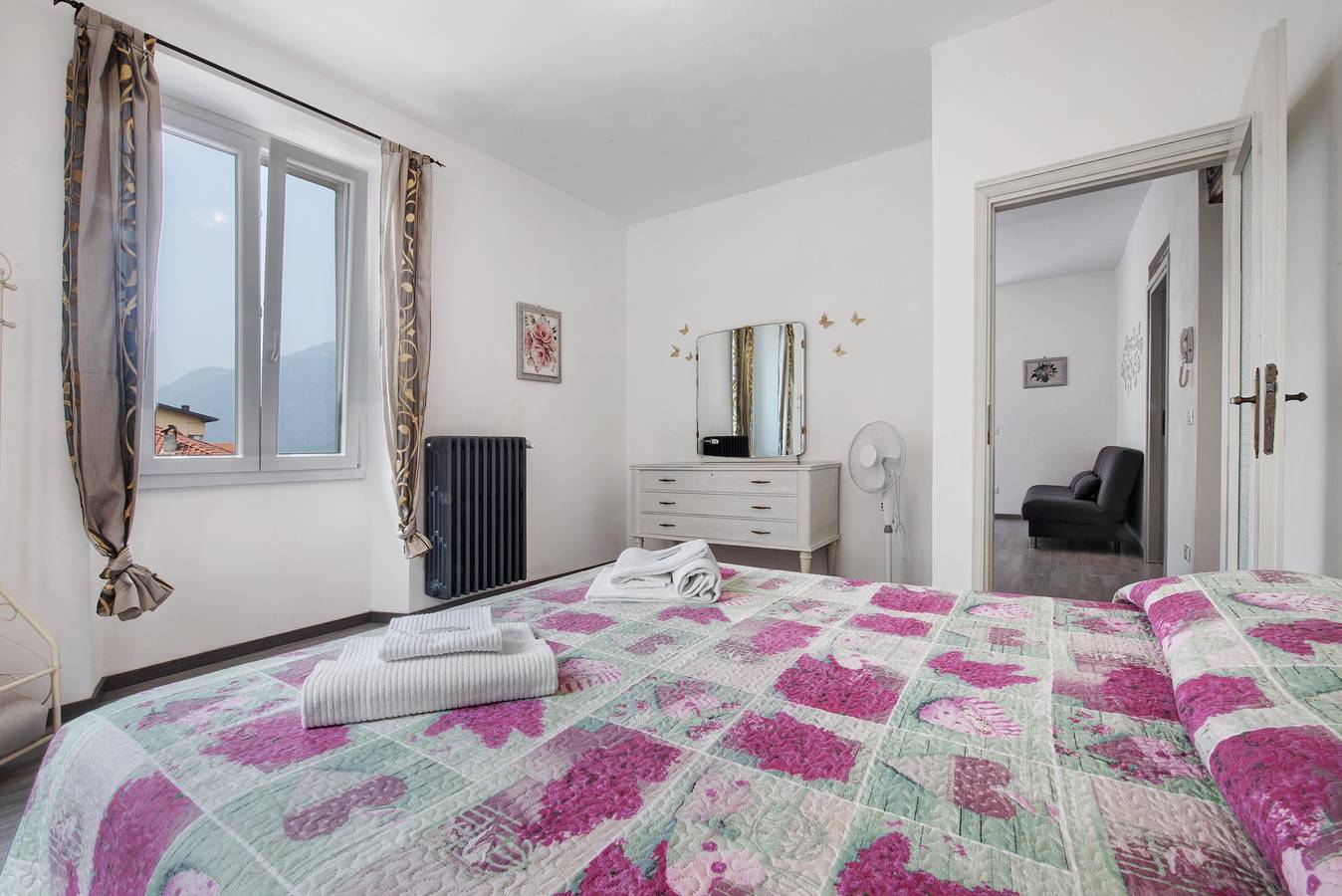 Appartamento intero, Appartamento '3' con vista lago, piscina condivisa e Wi-Fi in Bagnana (Lezzeno), Lezzeno