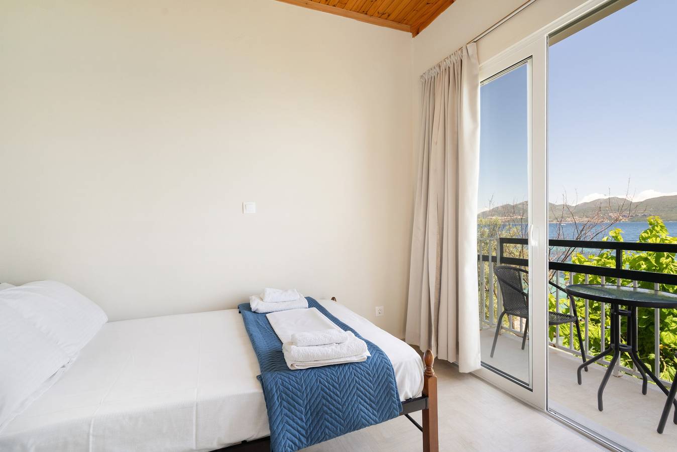 Ganze Wohnung, Apartment 'Secret Beach A' mit Meerblick, Wlan und Klimaanlage in Nikiana, Alexandros