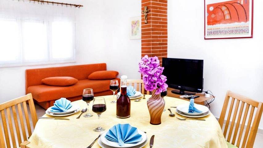 Ferienwohnung für 6 Personen, mit Terrasse in Pisak - 2