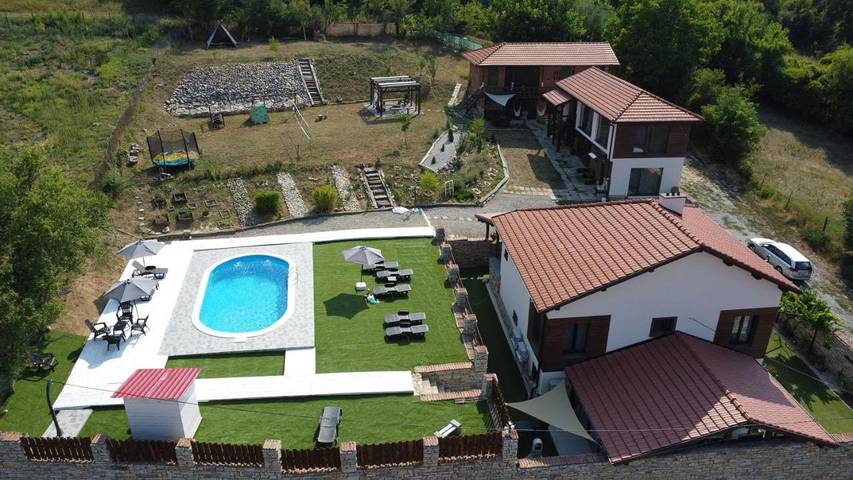 Casa rural para 21 personas, con jardín y sauna además de jacuzzi y piscina en Bulgaria