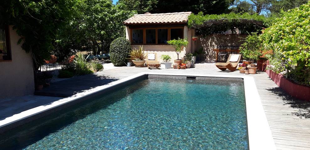 Chambre d’hôte pour 3 personnes, avec piscine et jardin dans les Bouches-du-Rhône - 2