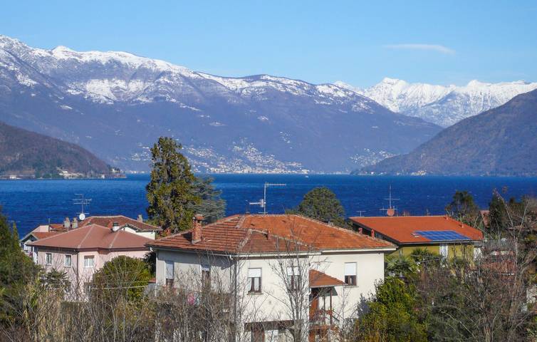 Ganze Ferienwohnung, Urlaub am See: Parkplatz, WiFi, Terrasse & Pool in Germignaga, Lago Maggiore (Lombardei)