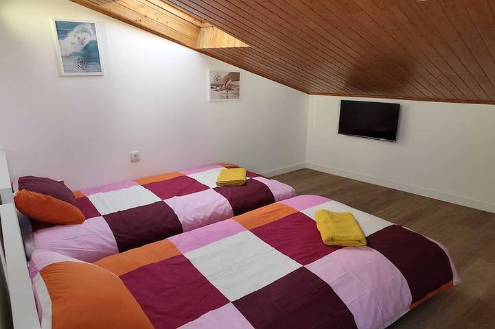 Charming 1-bedroom house with Ac in lovely Peniche and a swimming pool. in Peniche, Leiria District