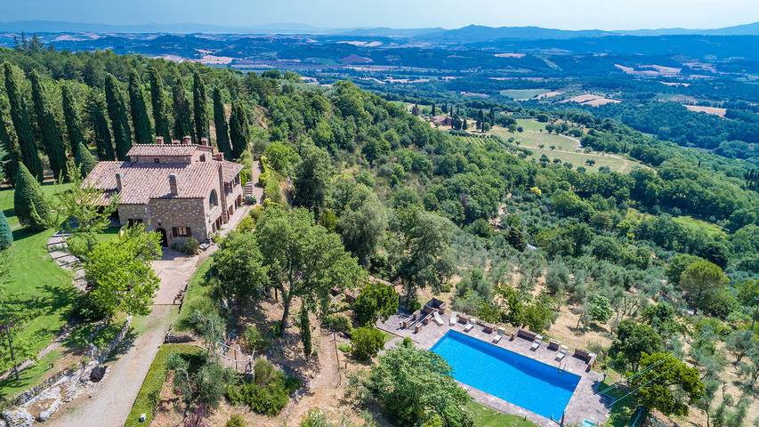 Ferienhaus für 10 Personen, mit Terrasse und Garten in Sarteano