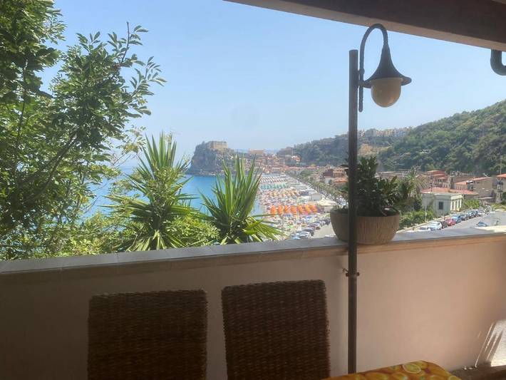 Chalet per 6 persone, con Balcone e Terrazza nonché Piscina e Panorama in Calabria
