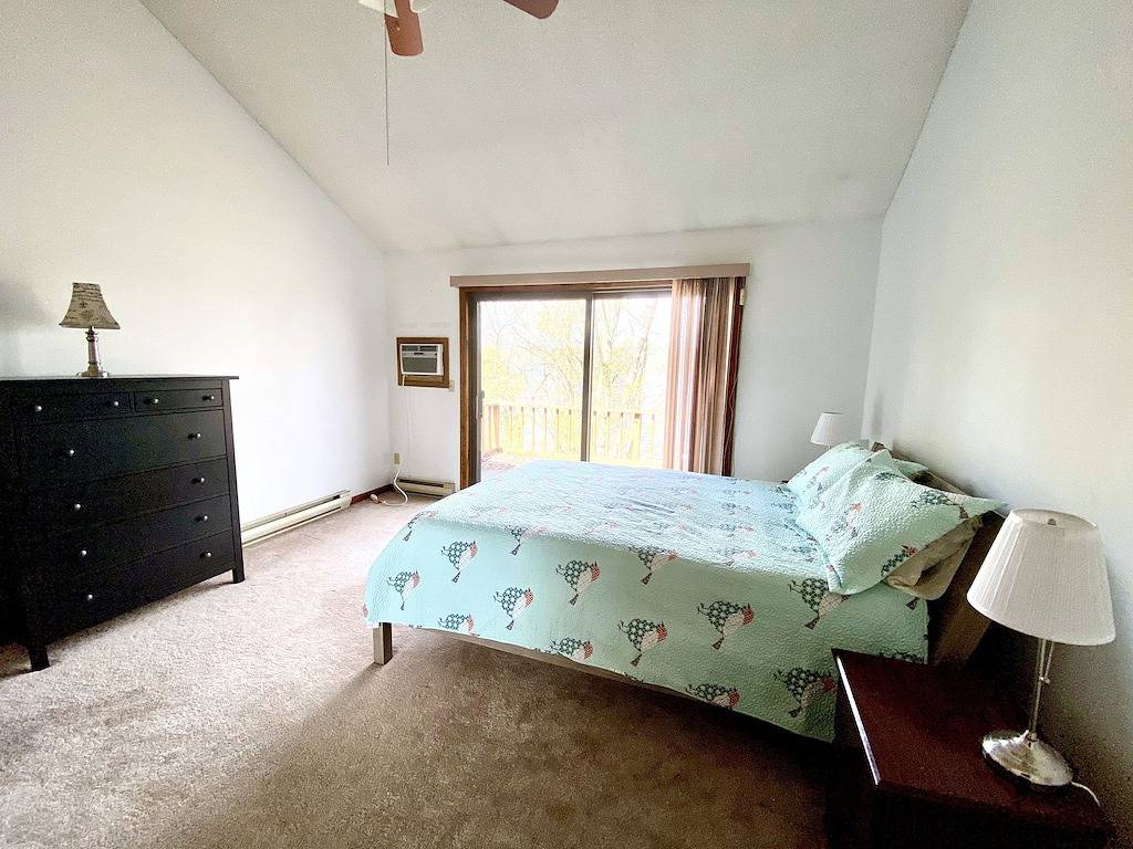 Zu Hause weg von zu Hause. 4 Schlafzimmer, 3 Bäder, geräumiges Haus mit Dock für Ihr Boot. in Lake Wallenpaupack