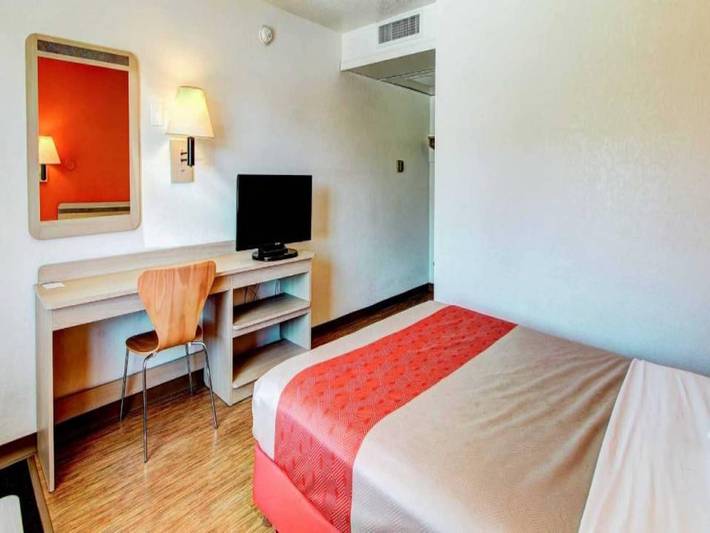 Apartamento entero, 1 cama tamaño queen | Adaptado para personas con discapacidad / Bañera / Mini refrigerador in Denver, Colorado