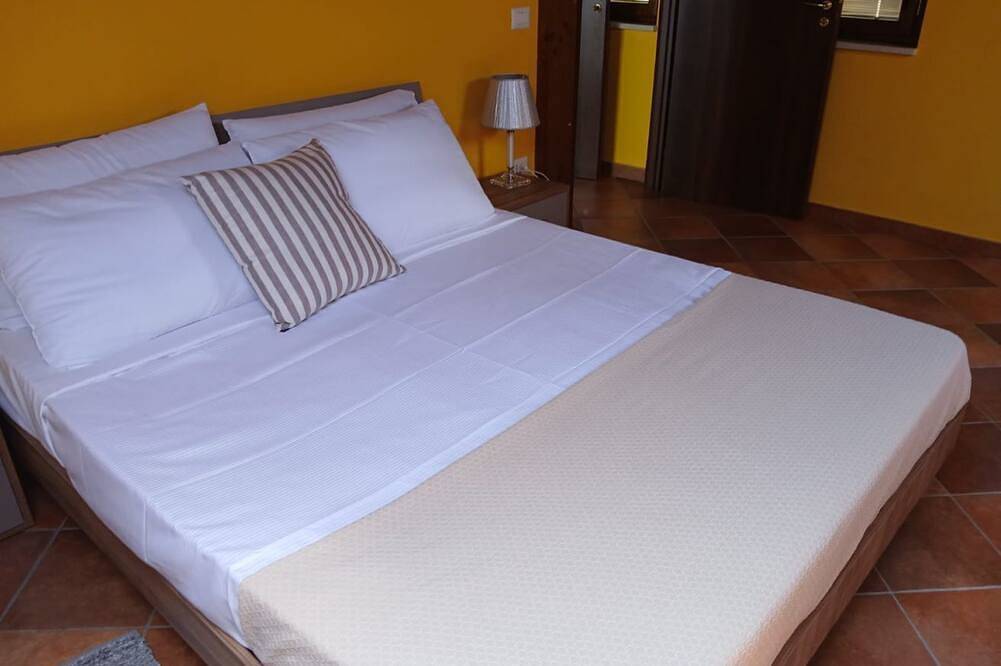 Entire apartment, In front of the Vibo Valentia Theater (La Casetta del Teatro) in Vibo Valentia, Vibo Valentia Province