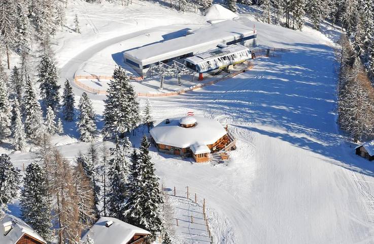Ferienwohnung für 4 Personen, mit Terrasse und Whirlpool sowie Garten und Pool in Weißpriach