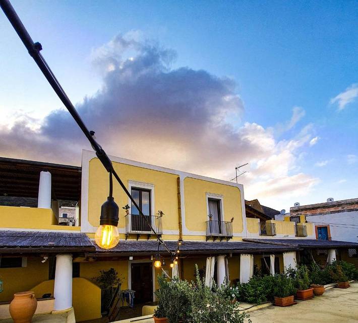 Hôtel pour 2 personnes, avec vue ainsi que piscine et jardin à Santa Marina Salina - 3