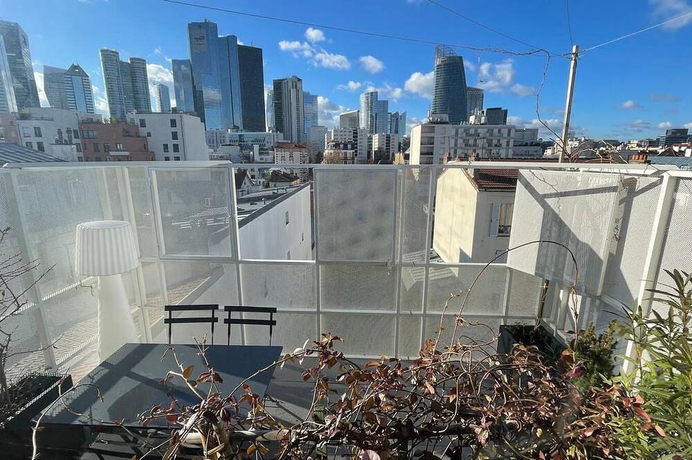 Entire apartment, Charming apartment with sunny terrace 10 minutes' walk from La Défense in Courbevoie, Hauts-de-Seine