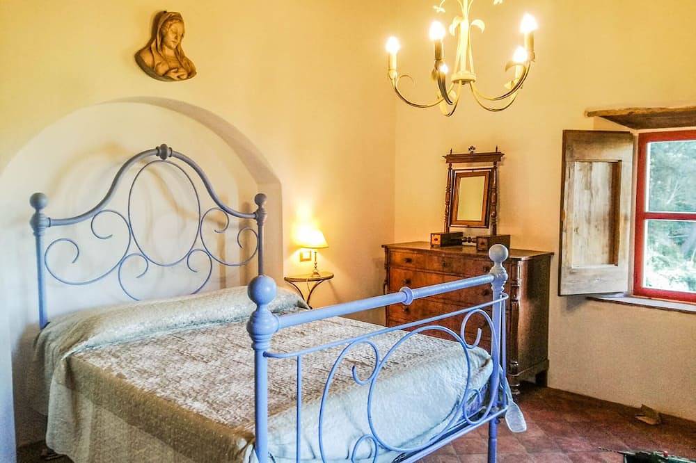 House with private pool and panoramic views 20km from Pisa, 1km from village in Buti, Pisa Provinz