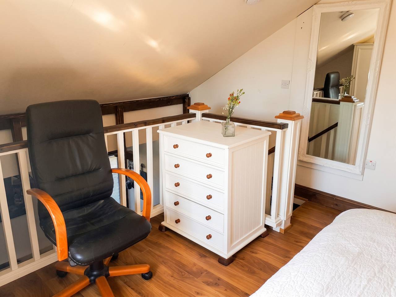 Appartement entier, Appartement cosy à Galway avec balcon, 32 m², vue sur la ville in Galway, Comté de Galway