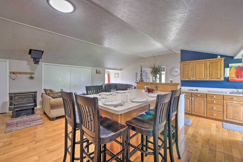 Neu! Einfamilienhaus mit Platz im Freien in Amish Country! in Geauga County