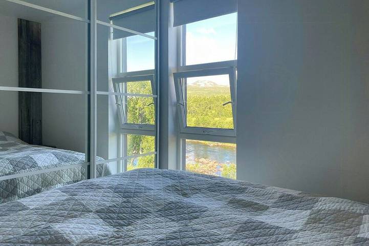 Gemütliche Architektenhütte mit Blick auf den Fluss in Hovden, Bykle