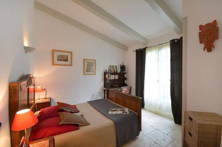 Location de vacances pour 5 personnes, avec terrasse ainsi que jardin et piscine à Fontvieille - 3