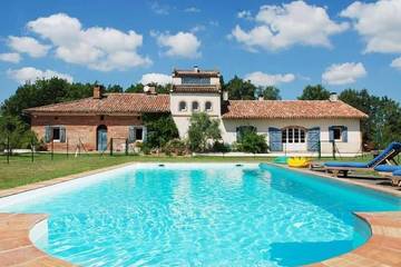 Gîte pour 4 personnes, avec terrasse ainsi que piscine et jardin à Lafrançaise