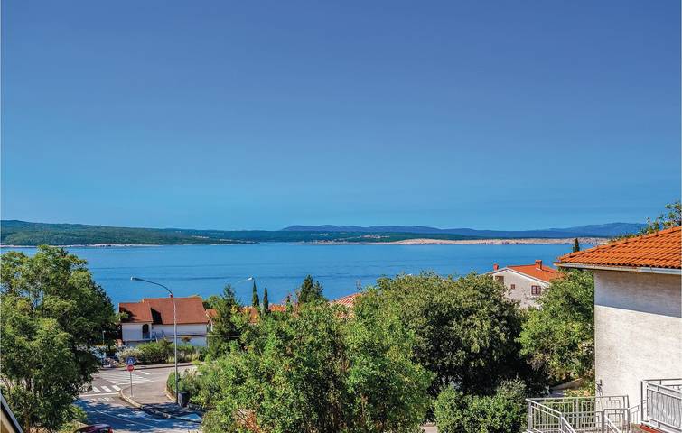 Ganze Ferienwohnung, Gemütliches Apartment mit Meerblick, WLAN, Klimaanlage und Terrasse – 2 km vom Strand entfernt in Crni molo, Crikvenica