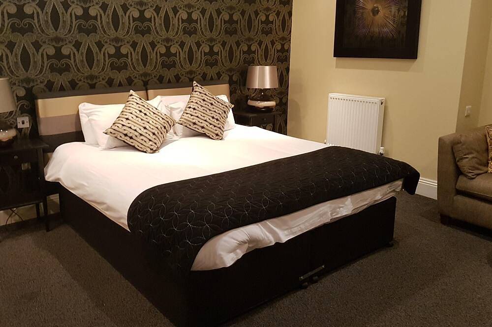 Quarto de família-Familiar-Casa de Banho com Chuveiro-Family Room in Yeovil, Somerset