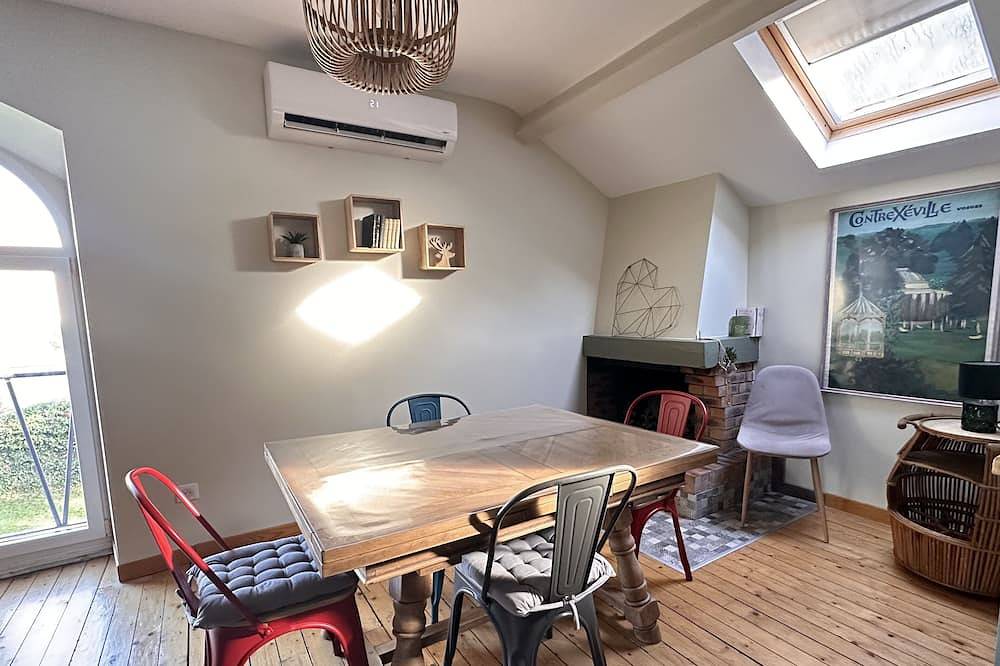 Appartement entier, Appartement T3 avec 2 belles chambres au coeur de Contrexéville in Contrexéville, Neufchâteau