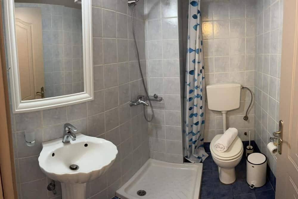 Ganze Wohnung, Dieses moderne und stilvolle Apartment befindet sich im Zentrum von Raches. in Ikaria