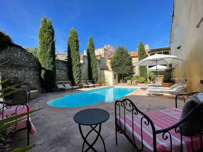 Location de vacances pour 2 personnes, avec jardin ainsi que terrasse et piscine à Velleron - 2