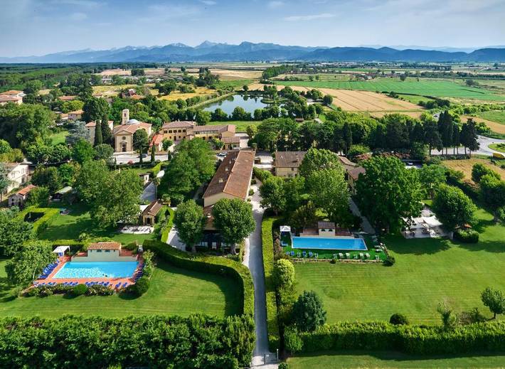 Gîte pour 8 personnes, avec piscine ainsi que jardin et sauna à Vecchiano