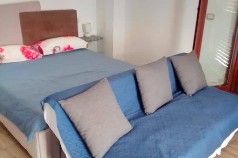Entire apartment, Studio apartment with side balcony with sea view in Adriatic Coast Abruzzo