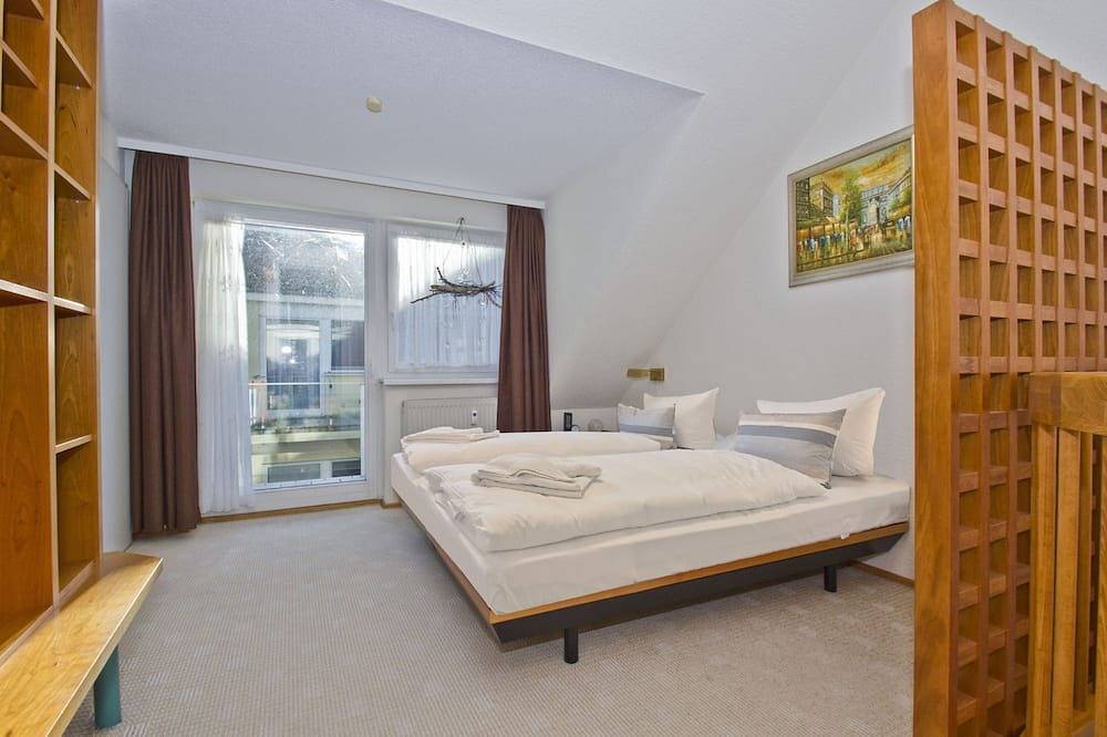 Ganze Wohnung, Nur 100 m zum Strand, Fewo mit Balkon und Terrasse - App. Eldena Fewo 19 in Lobbe, Mönchgut