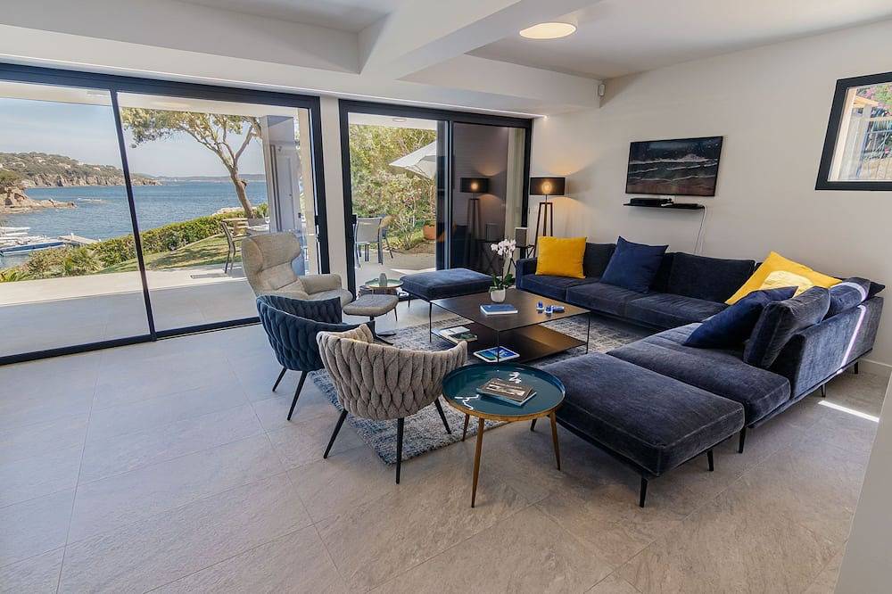 Villa/Piscine Port du Niel, 10 adultes, 6 enfants/ Congés, Télétravail, Réunions in La Madrague, Hyeres