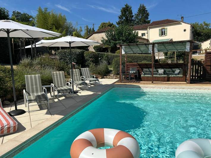 Location de vacances pour 4 personnes, avec Terrasse et Jardin ainsi que Piscine et Vue à Soturac