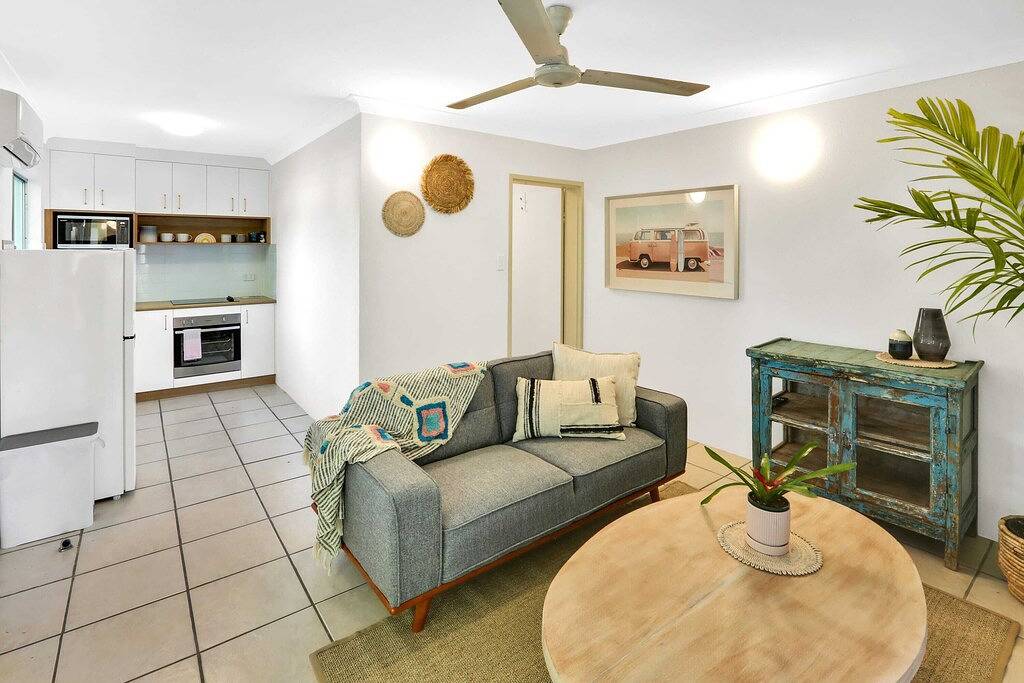 Ganze Wohnung, Tropical Getaway with Surfer Vibes – Cosy, Stylish 1-Bedroom Apartment in Cairns, Far North Queensland