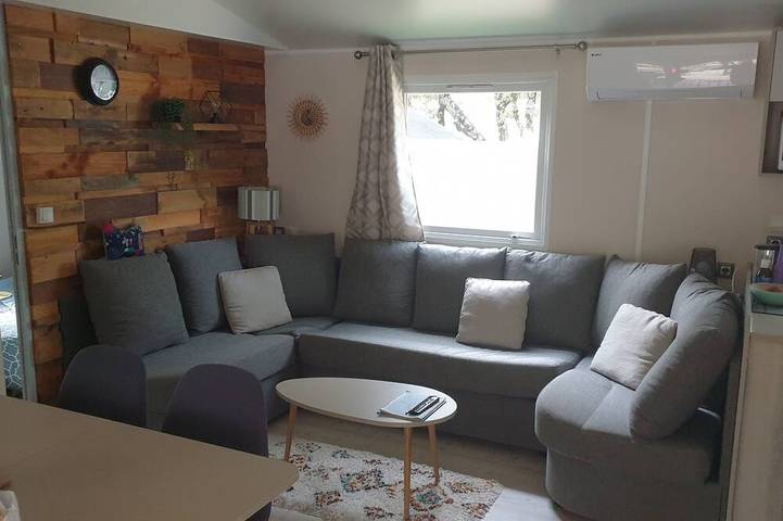 Camping pour 8 personnes, avec Terrasse ainsi que Jardin et Piscine